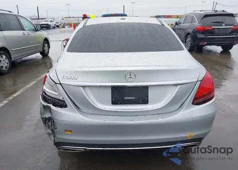 2020 Mercedes-Benz C 300 z USA, uszkodzony, nr VIN 55SWF8DB5LU328800